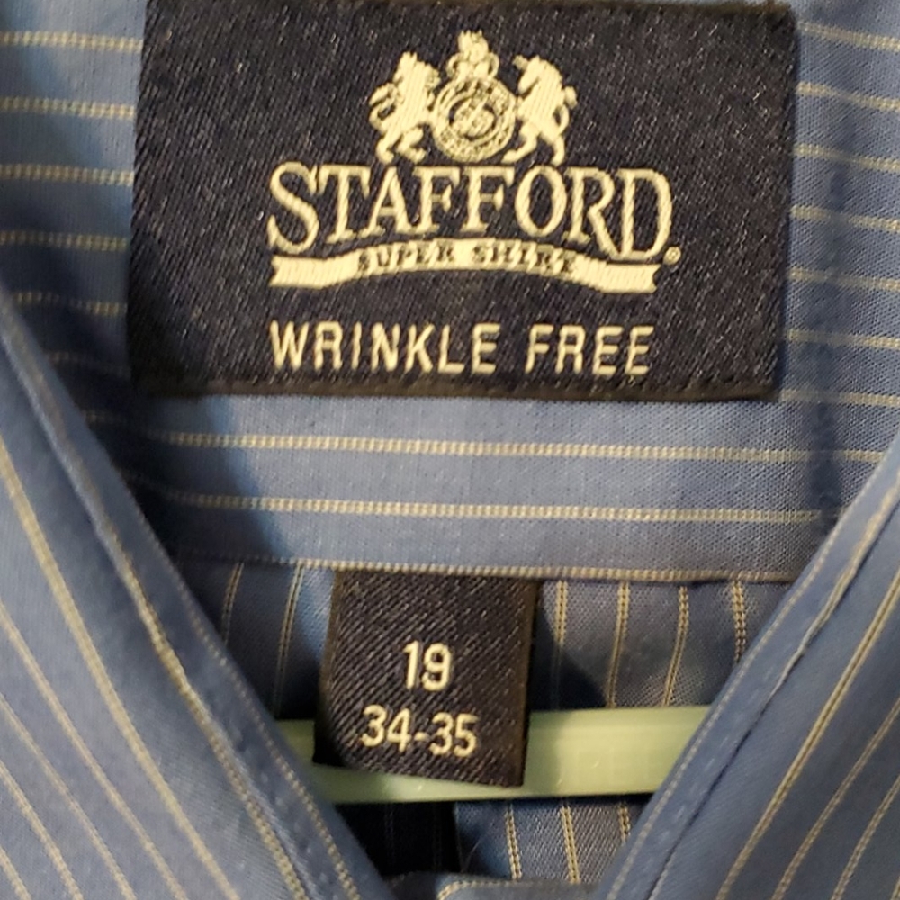 Button down - Picture 2 of 2